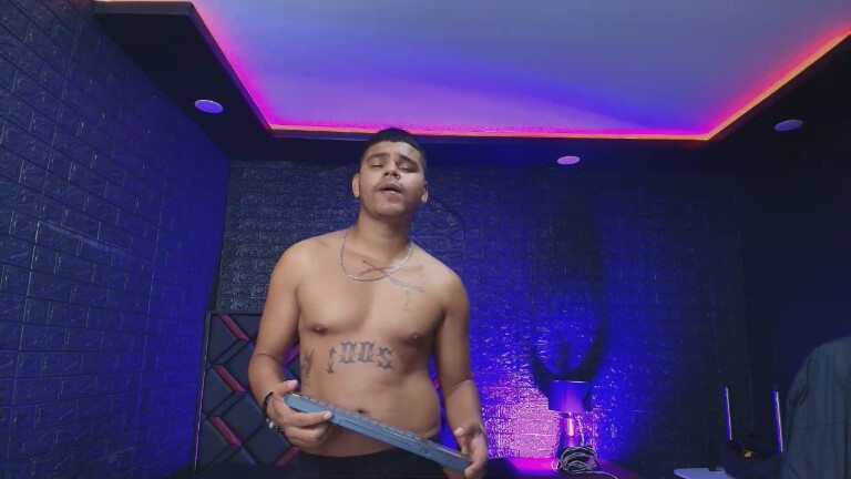 Dannysamm's Streamate show and profile