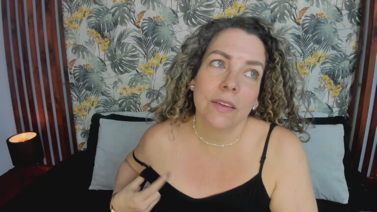 DominicaFrost's Streamate show and profile