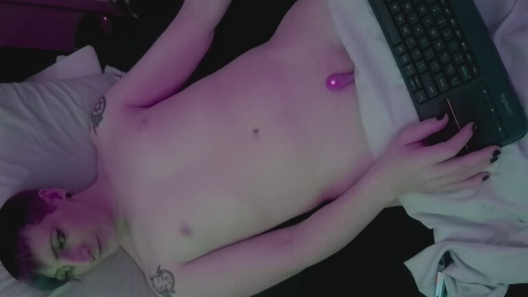 Moonless's Streamate show and profile