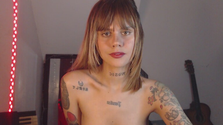 VictoriaDinucci's Streamate show and profile