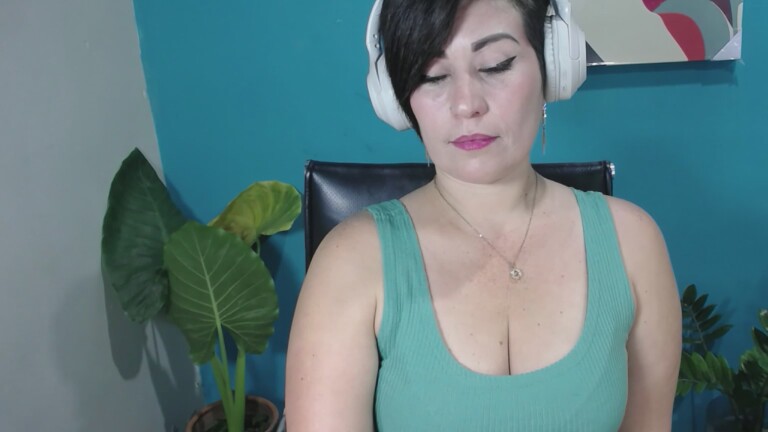 Gaby_Cutee's Streamate show and profile