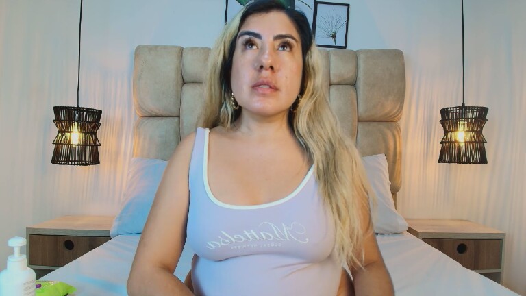 AdharaSmithh's Streamate show and profile