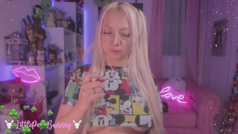 LittlePinkBunnny's Streamate show and profile