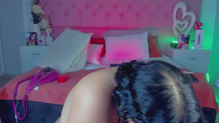 Nina_Lisboah's Streamate show and profile