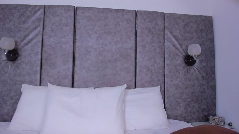 Tharaa24's Streamate show and profile