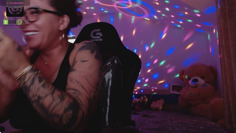 SonyaDevon's Streamate show and profile