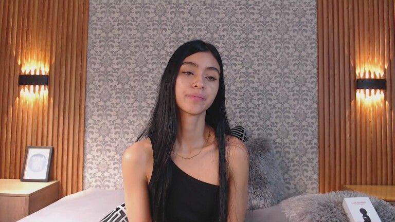 Charlotte_18's Streamate show and profile