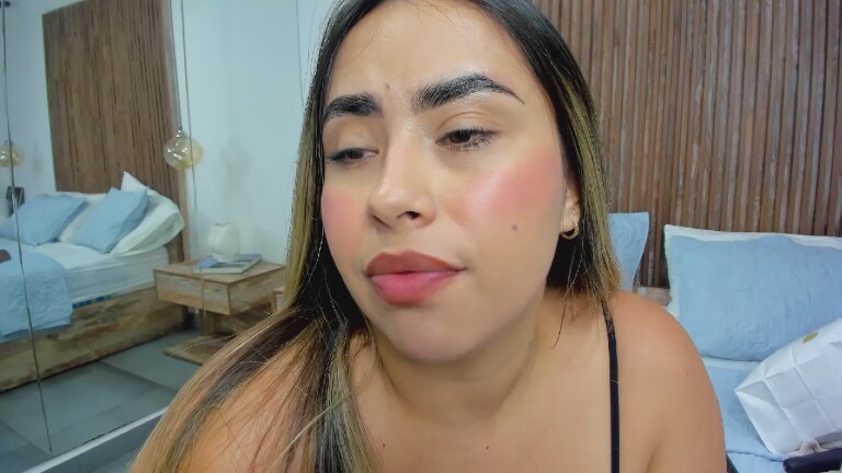 MaraMoore's Streamate show and profile