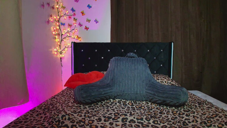 ItsHollyLove2020's Streamate show and profile