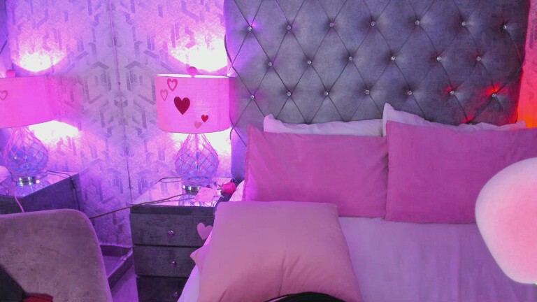 MaddieWaves's Streamate show and profile