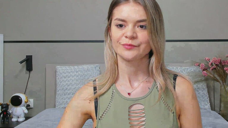 LunaKrismas's Streamate show and profile