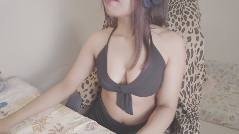 NaughtyNoori's Streamate show and profile