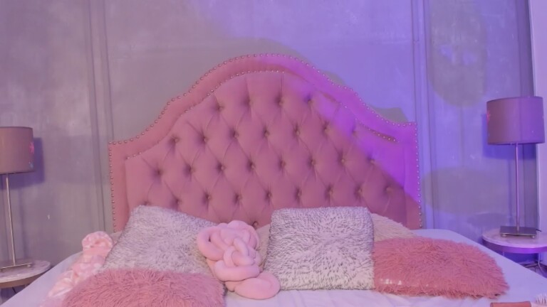 IsabellaWest's Streamate show and profile