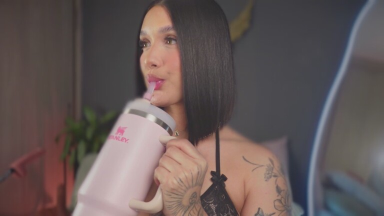 Lotie_Cox's Streamate show and profile