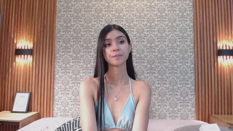 Charlotte_18's Streamate show and profile