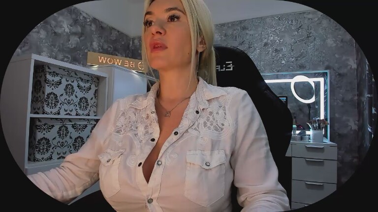 BE_WOW's Streamate show and profile