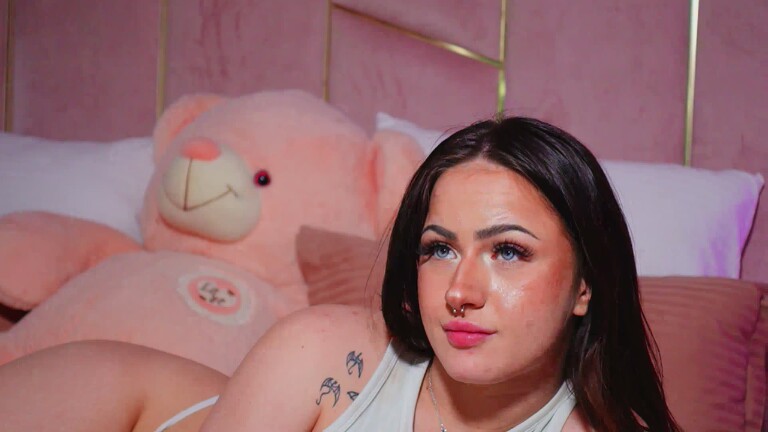 LucyLexton's Streamate show and profile