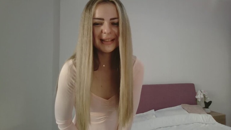 EMYILIA's Streamate show and profile