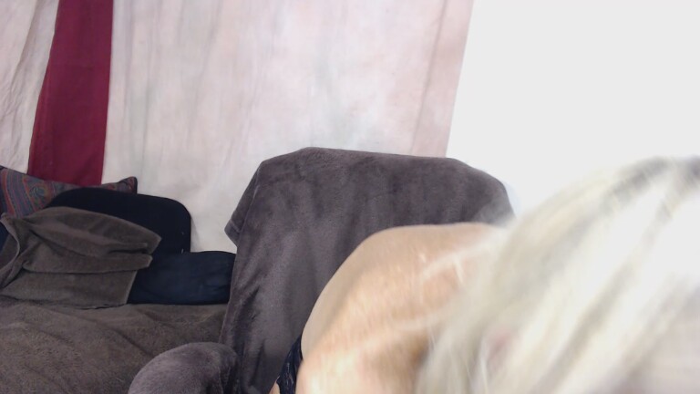 MidwestMILF's Streamate show and profile