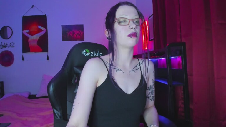 NikkiVill's Streamate show and profile