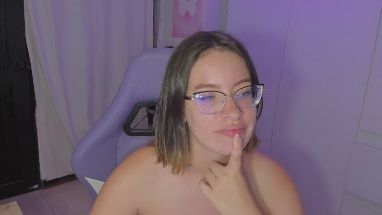 MadeleineMuller's Streamate show and profile