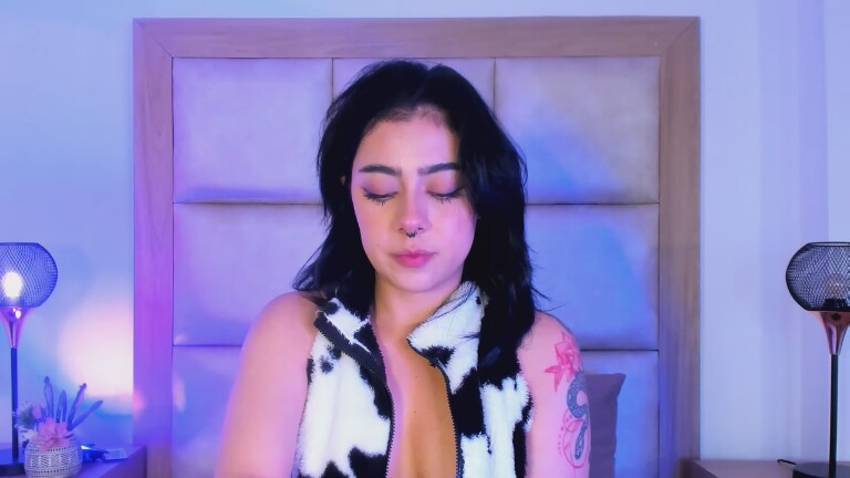 TaniaRedd's Streamate show and profile